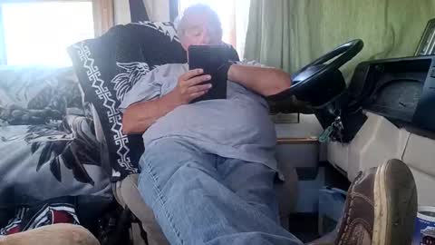 Snapshot of radiomantim chatting on 05-26-26, 02:13 Radioman for fun online show from 05-26-26, 02:13