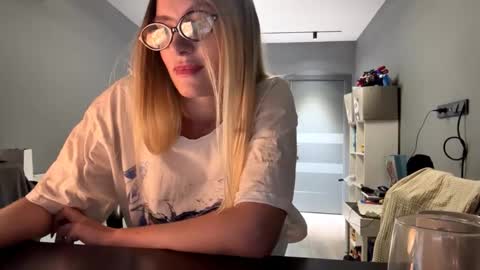 Snapshot of raeannschemmer chatting on 02-17-26, 03:40 Mila online show from 02-17-26, 03:40