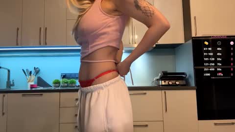 Snapshot of raeannschemmer chatting on 02-25-26, 03:54 Mila online show from 02-25-26, 03:54