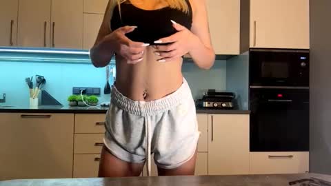 Mila online show from 03-18-26, 04:10