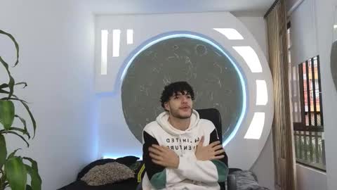 R A F A E L online show from 10-01-25, 08:26