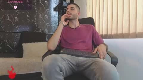 R A F A E L online show from 05-23-26, 08:57