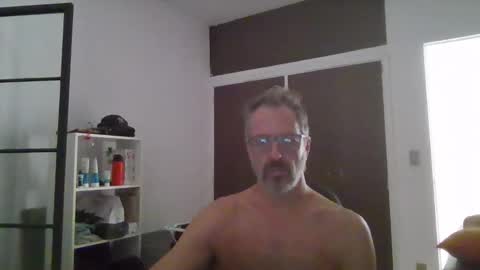 Snapshot of rafaelsel chatting on 11-06-25, 08:10 Big Uncle Jungle online show from 11-06-25, 08:10