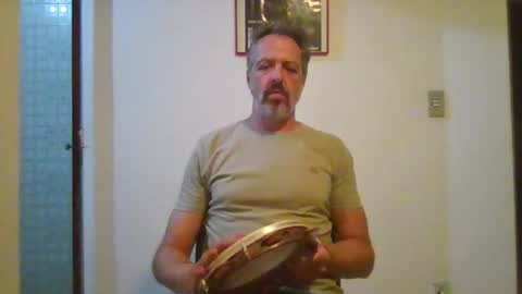 Snapshot of rafaelsel chatting on 11-26-25, 12:44 Big Uncle Jungle online show from 11-26-25, 12:44