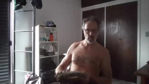 Snapshot of rafaelsel chatting on 12-01-25, 08:47 Big Uncle Jungle online show from 12-01-25, 08:47