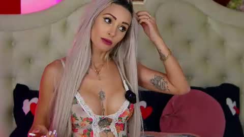 Snapshot of ragazzabellaa chatting on 07-20-26, 10:39 Monica online show from 07-20-26, 10:39