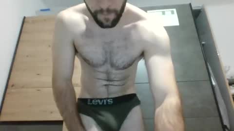 Snapshot of ragnarox386 chatting on 11-16-25, 06:46 crash online show from 11-16-25, 06:46