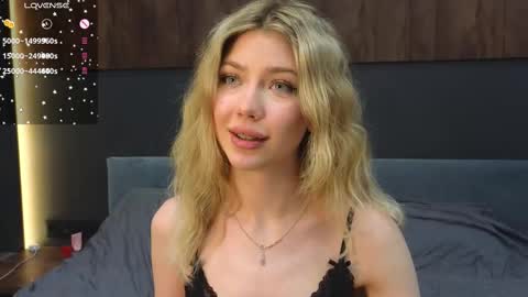 Snapshot of rainauge chatting on 02-21-25, 11:54 Lisa online show from 02-21-25, 11:54