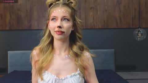 Snapshot of rainauge chatting on 10-30-25, 09:04 Lisa online show from 10-30-25, 09:04