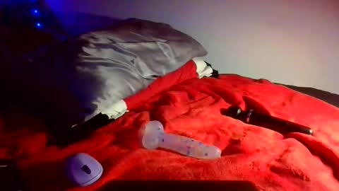 Snapshot of rains_world chatting on 02-13-26, 06:20 Opal Rainbow online show from 02-13-26, 06:20