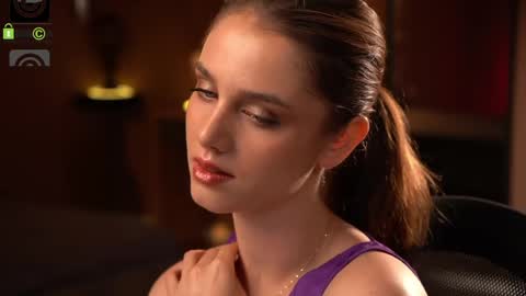 Snapshot of raisadoll chatting on 05-31-26, 05:20 Raisa online show from 05-31-26, 05:20