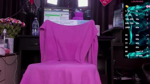 Laura online show from 11-24-25, 03:39