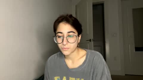 Snapshot of raiyvyn chatting on 12-07-24, 03:04 Ray Ray online show from 12-07-24, 03:04