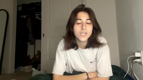 Snapshot of raiyvyn chatting on 12-11-24, 03:35 Ray Ray online show from 12-11-24, 03:35