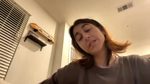 Snapshot of raiyvyn chatting on 12-21-24, 06:19 Ray Ray online show from 12-21-24, 06:19