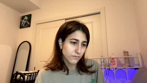 Snapshot of raiyvyn chatting on 01-04-25, 04:44 Ray Ray online show from 01-04-25, 04:44