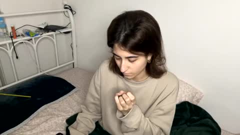 Snapshot of raiyvyn chatting on 02-08-25, 01:43 Ray Ray online show from 02-08-25, 01:43