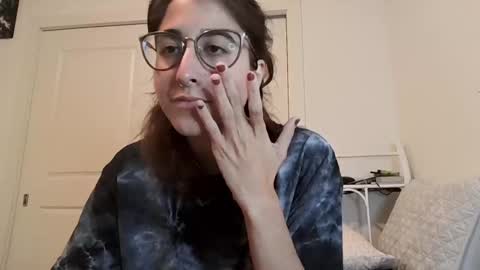 Snapshot of raiyvyn chatting on 09-19-25, 04:14 Ray Ray online show from 09-19-25, 04:14