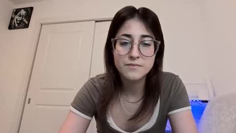 Snapshot of raiyvyn chatting on 01-09-26, 05:54 Ray Ray online show from 01-09-26, 05:54