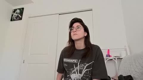 Snapshot of raiyvyn chatting on 01-10-26, 06:42 Ray Ray online show from 01-10-26, 06:42