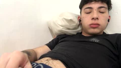 Snapshot of ramiroo2312 chatting on 11-14-25, 01:48 ramiroo2312 online show from 11-14-25, 01:48