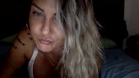 Mamakel online show from 10-24-25, 01:57