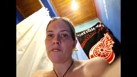 Snapshot of randcandy77 chatting on 02-19-25, 04:44 Randcandy77 online show from 02-19-25, 04:44