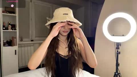 Snapshot of randiburt_ chatting on 03-25-26, 01:50 Luna online show from 03-25-26, 01:50