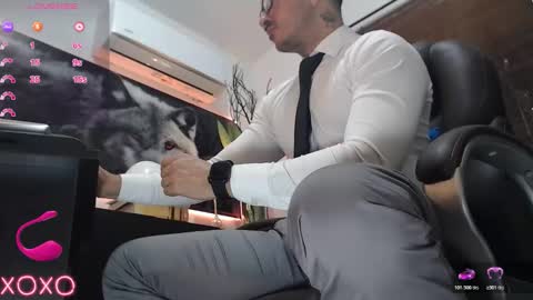 Snapshot of randylukehot chatting on 11-11-25, 10:15 randylukehot online show from 11-11-25, 10:15