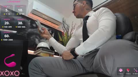 Snapshot of randylukehot chatting on 11-25-25, 10:15 randylukehot online show from 11-25-25, 10:15