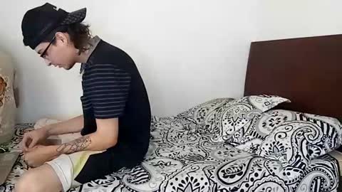 Snapshot of rangel_sex chatting on 02-17-25, 04:37 Rangel and Lola online show from 02-17-25, 04:37