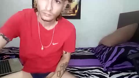 Snapshot of rangel_sex chatting on 11-13-25, 02:43 Rangel and Lola online show from 11-13-25, 02:43