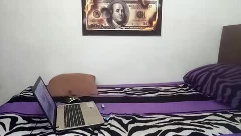 Snapshot of rangel_sex chatting on 11-19-25, 07:03 Rangel and Lola online show from 11-19-25, 07:03