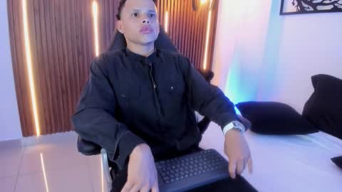 Snapshot of raphael_thomas chatting on 10-29-25, 03:31 raphael_thomas online show from 10-29-25, 03:31