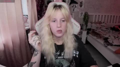 Rapunzel online show from 10-15-25, 01:22