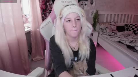 Rapunzel online show from 10-19-25, 01:34