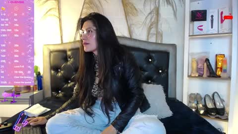 Snapshot of rapunzell__ chatting on 02-01-25, 12:58 Rapunzell online show from 02-01-25, 12:58