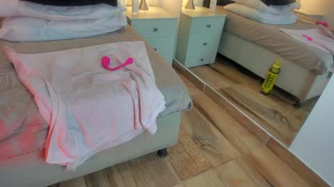 Raquel Moore  online show from 02-06-25, 08:29