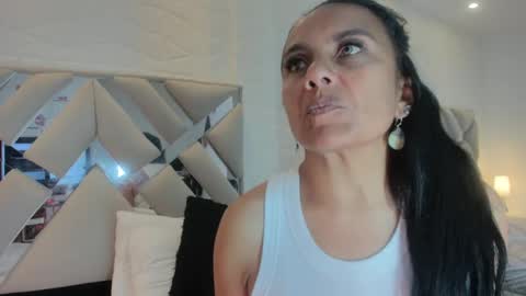 Raquel Moore  online show from 02-09-25, 10:43