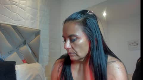 Raquel Moore  online show from 02-21-25, 10:59