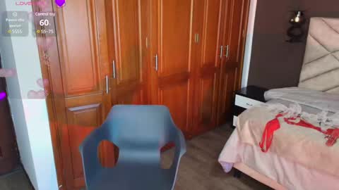 Snapshot of raqueljones_ chatting on 02-14-25, 02:54 Raquel online show from 02-14-25, 02:54