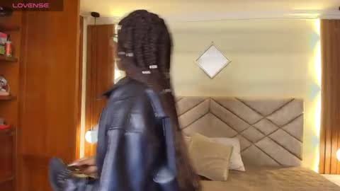 Snapshot of raqueljones_ chatting on 07-17-26, 12:12 Raquel online show from 07-17-26, 12:12