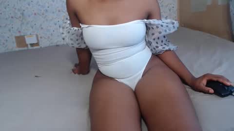 Snapshot of rarepetite chatting on 12-16-25, 08:08 rarepetite online show from 12-16-25, 08:08