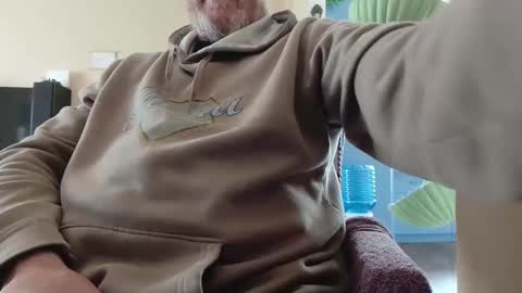 Snapshot of rarvet chatting on 10-26-25, 12:05 rarvet online show from 10-26-25, 12:05