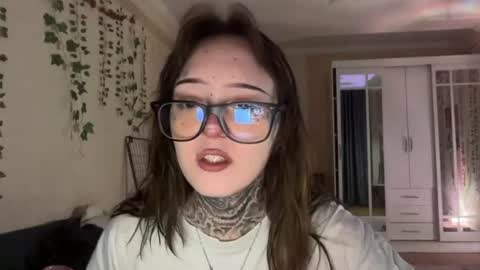 Snapshot of raven_armor chatting on 06-10-26, 06:18 raven_armor online show from 06-10-26, 06:18