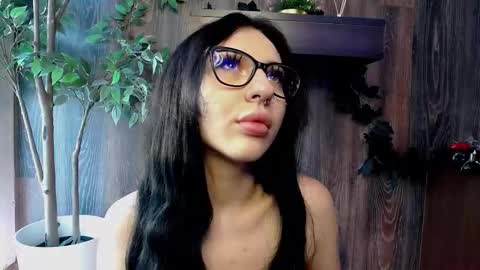 Snapshot of raven_foxxy chatting on 02-19-26, 06:42 Raven Foxxy online show from 02-19-26, 06:42