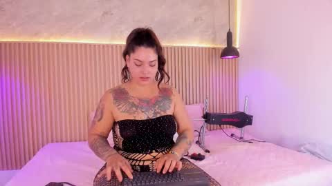 Snapshot of raven_noctis_ chatting on 02-18-26, 03:19 Raven online show from 02-18-26, 03:19