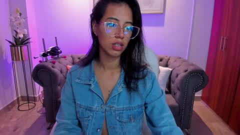 Snapshot of raven_stonee chatting on 09-18-25, 03:19 Raven online show from 09-18-25, 03:19