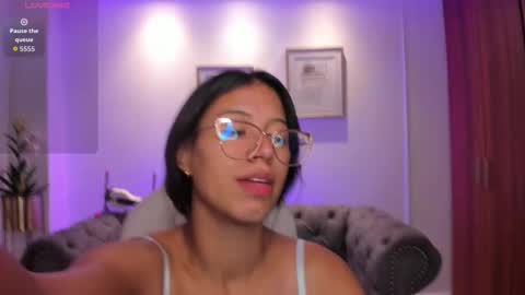 Snapshot of raven_stonee chatting on 09-23-25, 03:20 Raven online show from 09-23-25, 03:20