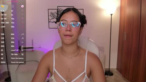 Snapshot of raven_stonee chatting on 11-18-25, 03:12 Raven online show from 11-18-25, 03:12